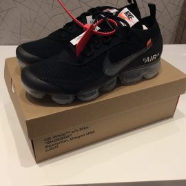 ＮＩＫＥ×ＯＦＦ WHITE　ヴェイパーマックス　天神店旬なスニーカー買取！！