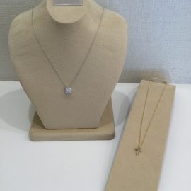 新的珠宝到达了广岛本通商店。