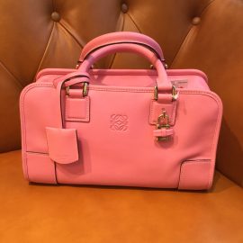 【ロエベ】たくさん入る！ピンクのバッグ